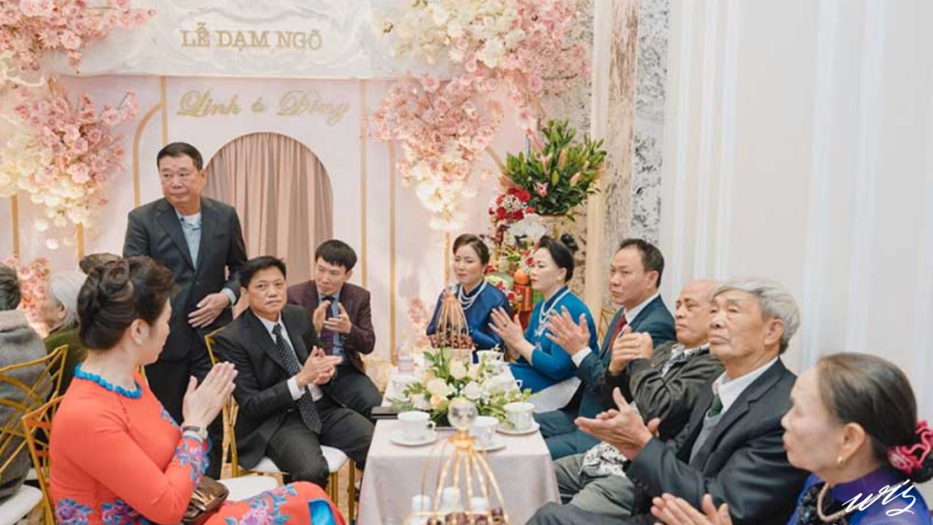 Không gian tiếp đón được nhà gái chuẩn bị chu đáo cho ngày dạm ngõ