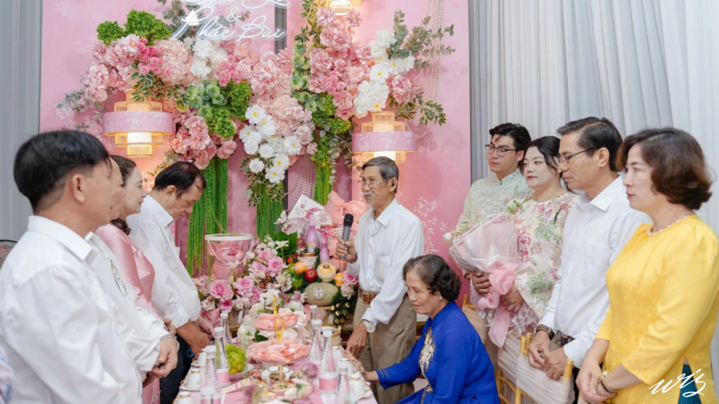 Không khí ấm cúng của buổi lễ dạm ngõ khi hai gia đình gặp mặt lần đầu